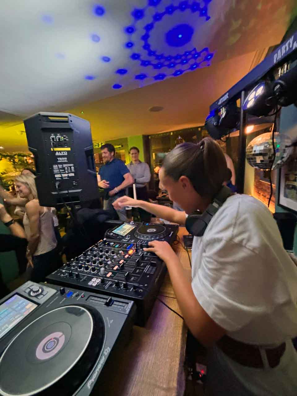 Jayley Jones DJ Jayley Jones DJ