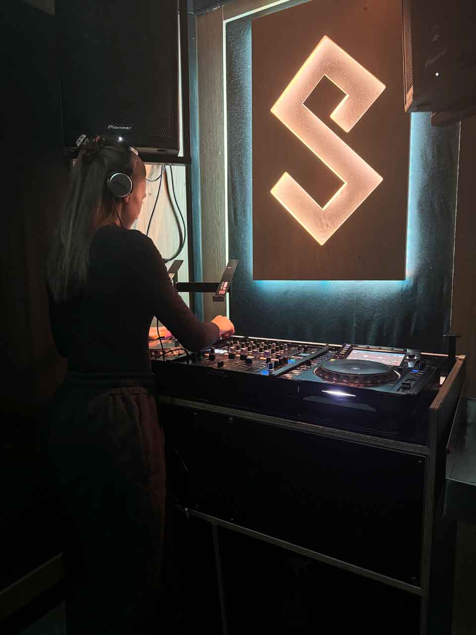 Jayley Jones DJ Jayley Jones DJ