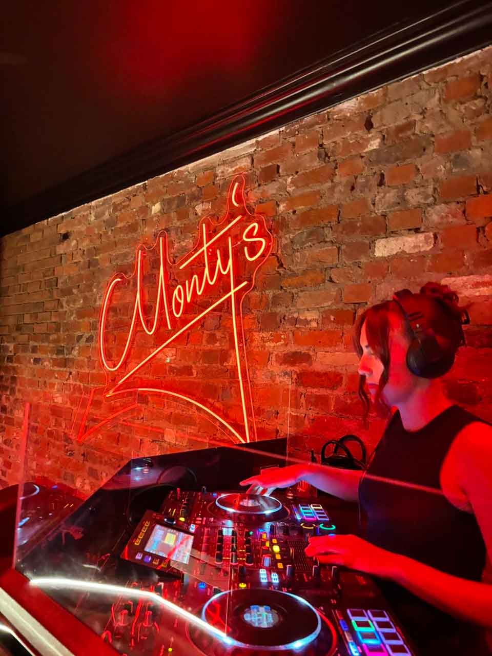 Jayley Jones DJ Jayley Jones DJ